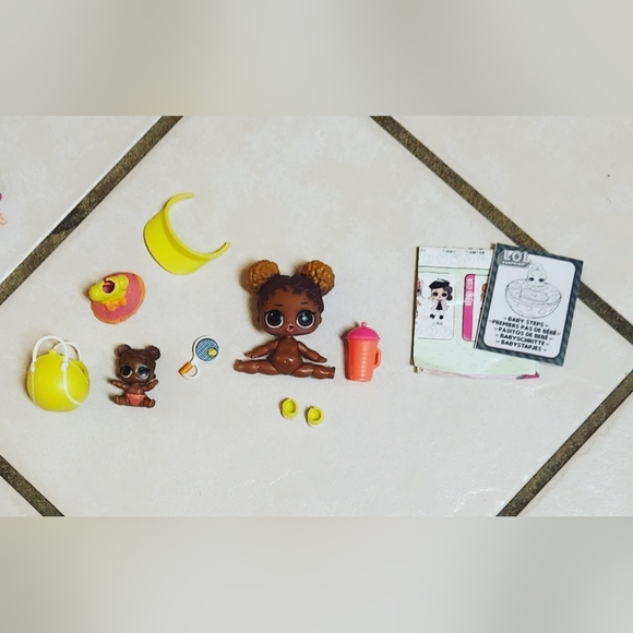 MGA LOL Surprise Dolls Series 1 Court Champ & Lil Sis Lil Court Champ - Picture 2 of 3